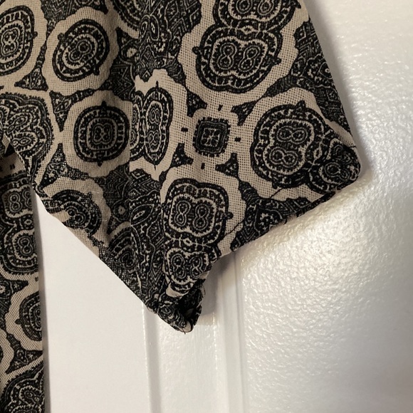 🛍️[DONATED] The Limited | Blouse tan black small lightweight printed - Picture 3 of 7